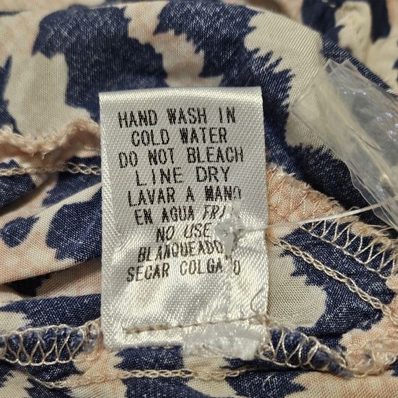 Entro Womens Button-Up Tunic Top NWOT Adjustable Sleeve Lightweight Pink Blue L - Picture 13 of 14